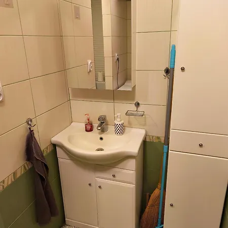 아파트 Fast In The Tlmace *