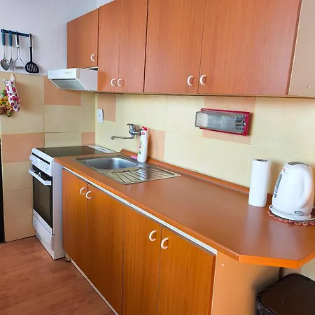 아파트 Fast In The Tlmace