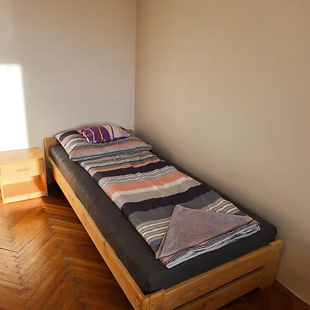 Fast In The Tlmace Apartment